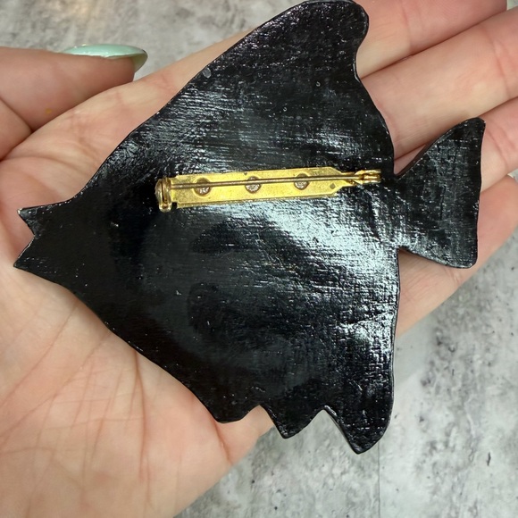 Vintage Angel Fish Wooden Brooch Painted Carved Jewelry Ocean Figural - Picture 2 of 4